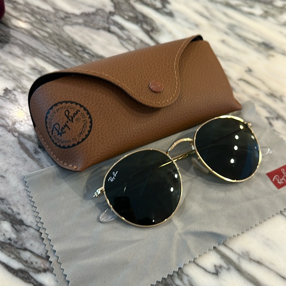 RayBan Round Gold Sunglasses
